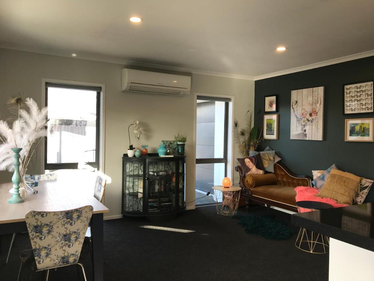 A Little Bit Beachy Modern Guest Room And Private Toilet Christchurch Bagian luar foto
