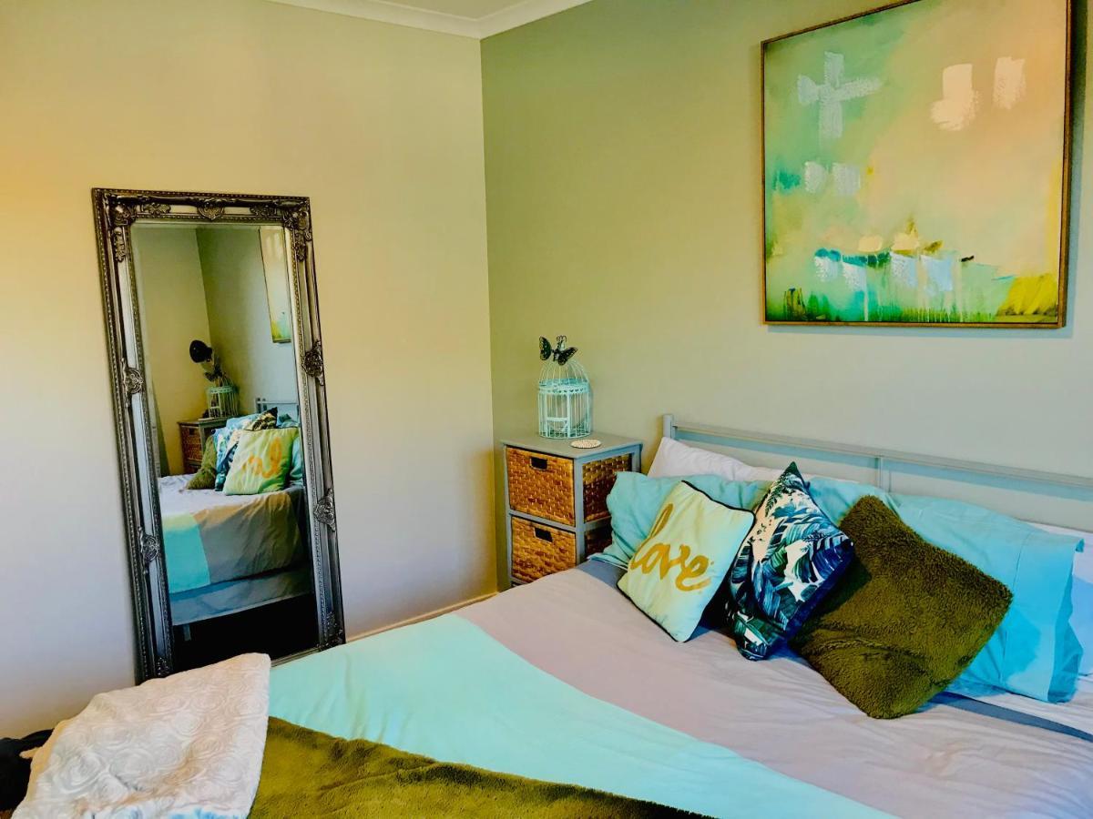 A Little Bit Beachy Modern Guest Room And Private Toilet Christchurch Bagian luar foto