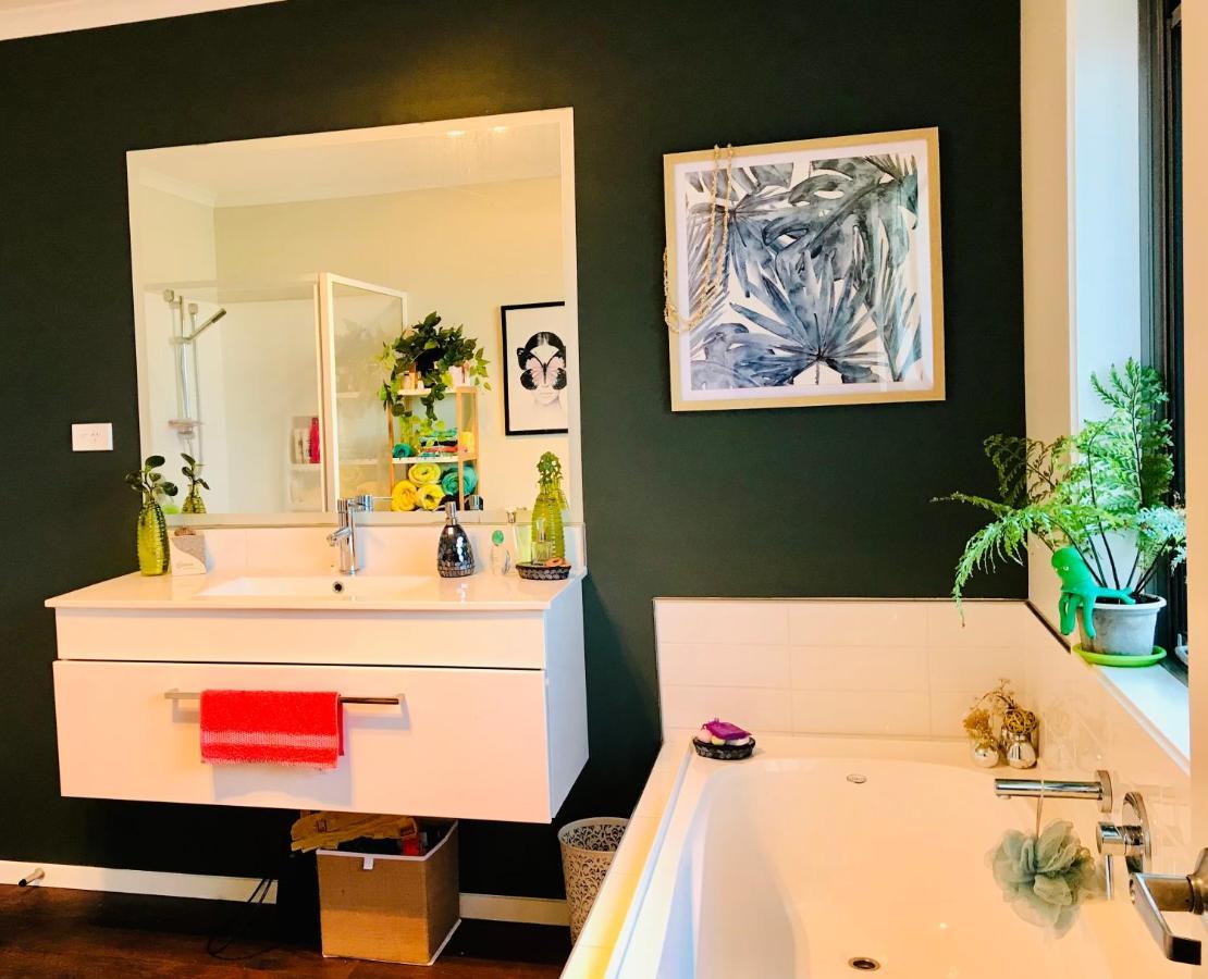 A Little Bit Beachy Modern Guest Room And Private Toilet Christchurch Bagian luar foto