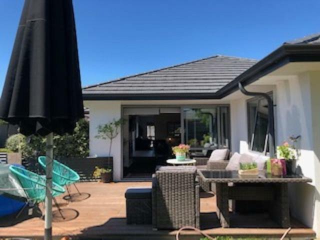 A Little Bit Beachy Modern Guest Room And Private Toilet Christchurch Bagian luar foto